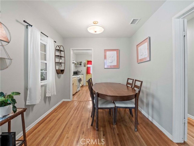 1511 N Maple Street, Burbank CA: https://media.crmls.org/medias/a1291fec-d6ac-43c2-807b-0402aba88568.jpg