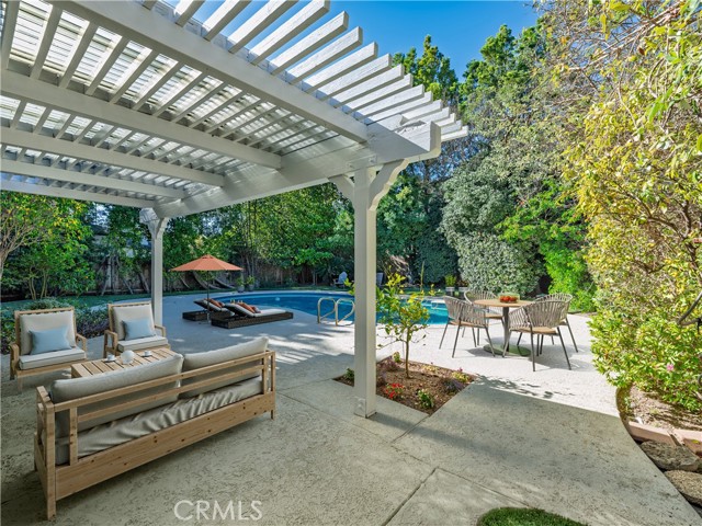 Detail Gallery Image 34 of 65 For 4539 Hayvenhurst, Encino,  CA 91436 - 3 Beds | 3 Baths