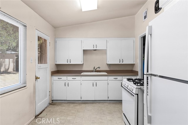 2344 Porter Wy, Chico CA: https://media.crmls.org/medias/a12ab8ff-0f81-48c0-b73d-316099285fd0.jpg