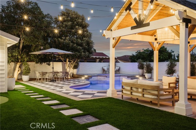 Detail Gallery Image 14 of 61 For 13822 Henstridge Cir, Tustin,  CA 92780 - 4 Beds | 3 Baths