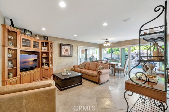 Detail Gallery Image 15 of 55 For 8569 Volga River Cir, Fountain Valley,  CA 92708 - 5 Beds | 2/1 Baths