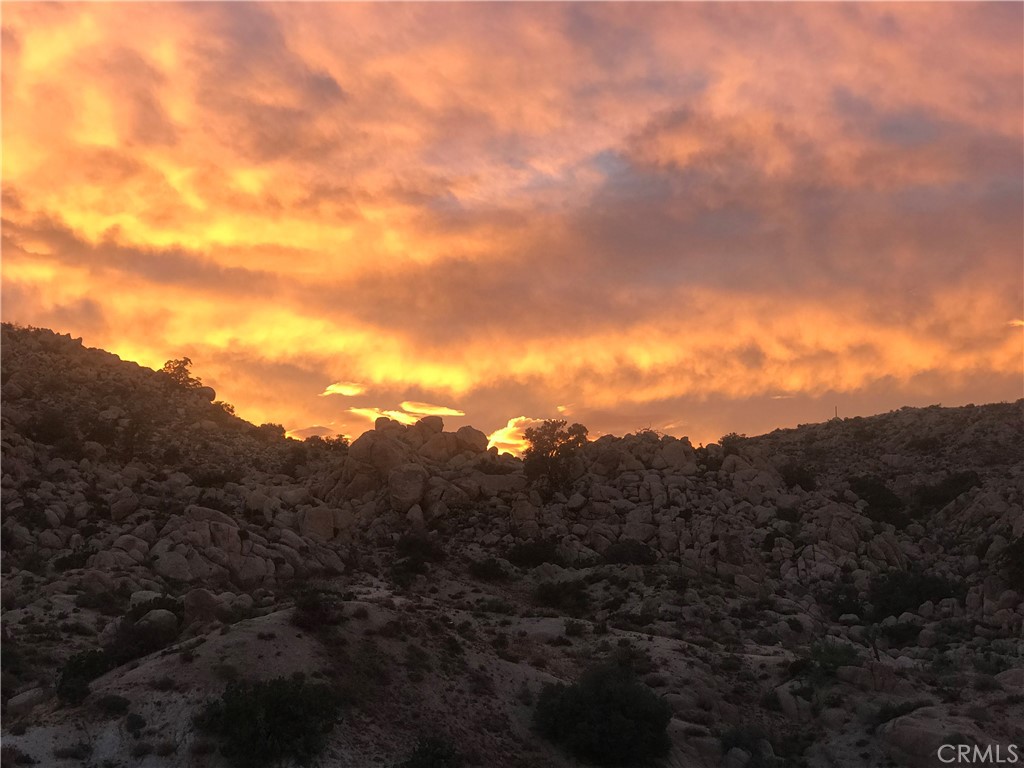 https://media.crmls.org/medias/a12d7c3e-4ced-4a4d-a7a6-9e461b93a3d6.jpg?preset=X-Large