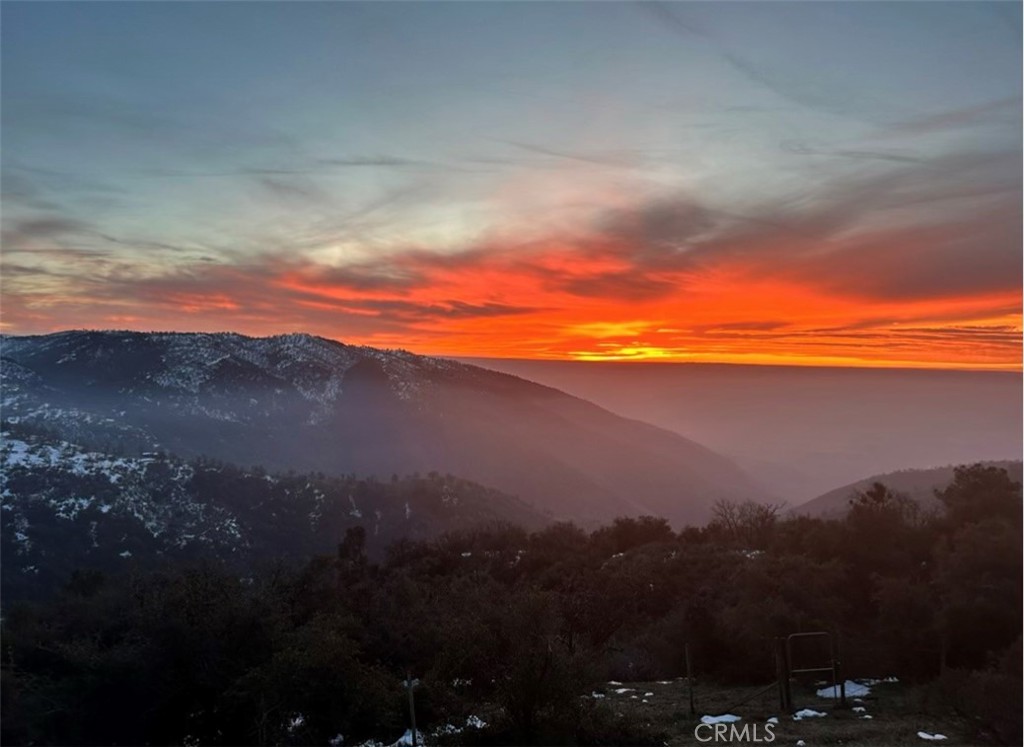 https://media.crmls.org/medias/a12d83c8-fe6a-4916-9503-959657861e73.jpg?preset=X-Large