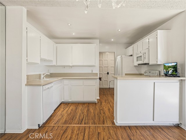 5875 Doverwood Drive, 103 photo 10