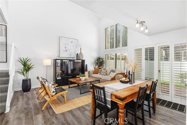 Detail Gallery Image 4 of 21 For 924 Hyde Ct, Costa Mesa,  CA 92626 - 2 Beds | 3 Baths