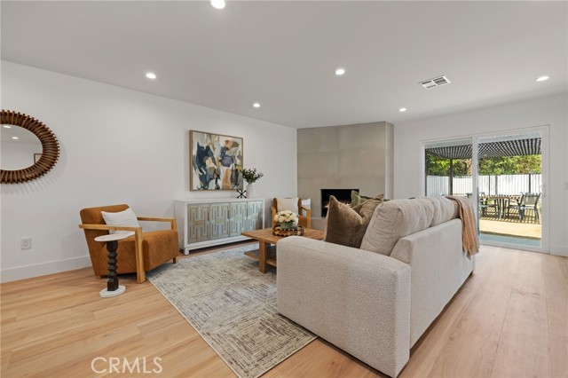 8840 Valjean Avenue, North Hills CA: https://media.crmls.org/medias/a12e993e-2fce-44e9-98f5-88a7cc870d1f.jpg