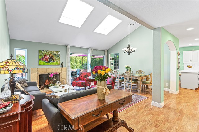 Detail Gallery Image 8 of 57 For 5101 Chateau, Irvine,  CA 92604 - 4 Beds | 3/1 Baths