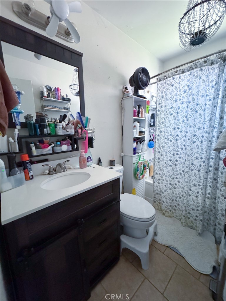https://media.crmls.org/medias/a12f9496-08cc-4fda-9aeb-e443e3054492.jpg?preset=X-Large