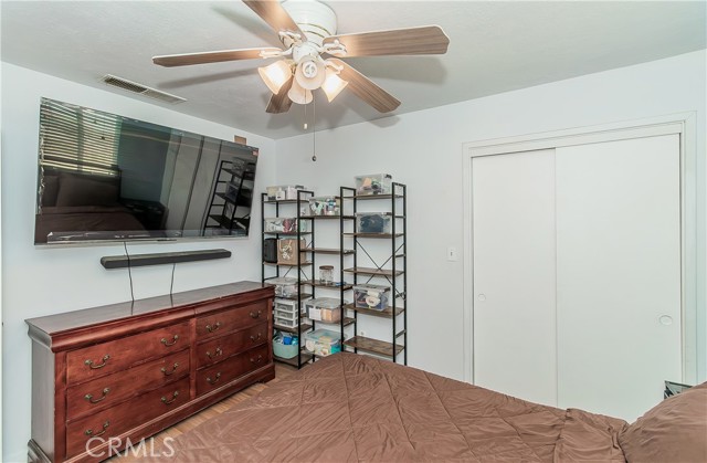 1492 W Sumner Avenue, Fresno CA: https://media.crmls.org/medias/a1301204-629d-45de-b3d9-0cde51584a90.jpg
