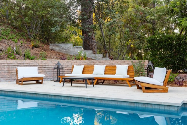 4885 Winnetka Avenue, Woodland Hills CA: https://media.crmls.org/medias/a13063ca-087e-40e5-a913-f920a6879ed1.jpg