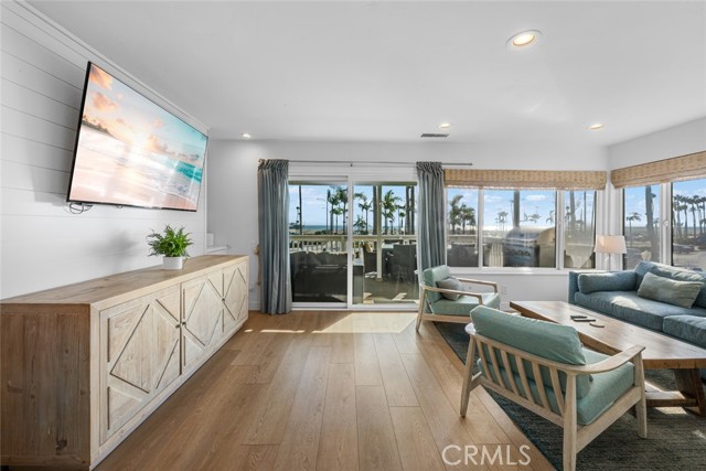 Detail Gallery Image 32 of 41 For 700 E Oceanfront, Newport Beach,  CA 92661 - 4 Beds | 3 Baths