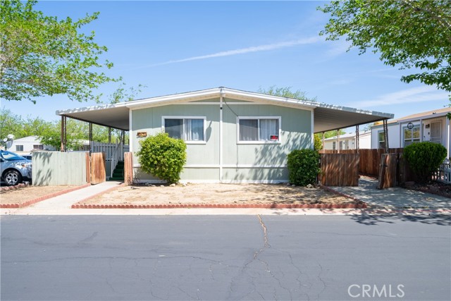 Detail Gallery Image 2 of 25 For 3524 E Avenue R #300,  Palmdale,  CA 93550 - 3 Beds | 2 Baths
