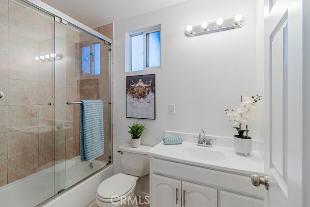 Detail Gallery Image 14 of 24 For 14501 California, Baldwin Park,  CA 91706 - 4 Beds | 4/1 Baths