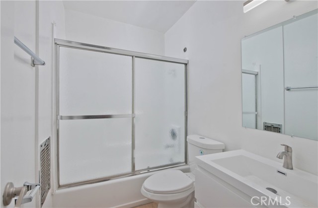 Detail Gallery Image 11 of 25 For 5415 Newcastle Ave #18,  Encino,  CA 91316 - 3 Beds | 2 Baths