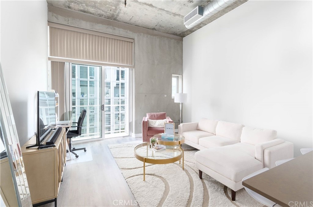 645 W 9th Street 725, Los Angeles, CA 90015