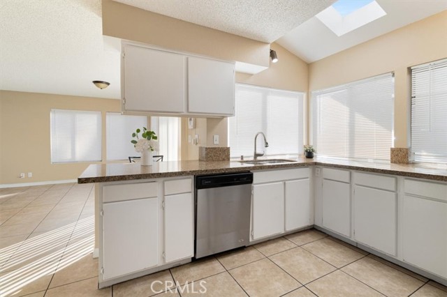 Detail Gallery Image 14 of 52 For 23599 Parkland Ave, Moreno Valley,  CA 92557 - 3 Beds | 2/1 Baths