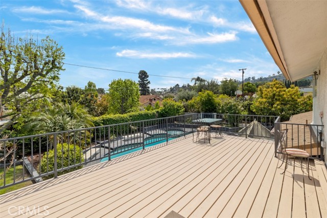 Private Deck Over Looking Park Like Yard, Pool And Spa