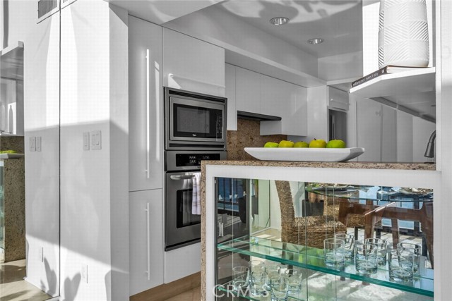 727 Esplanade, Redondo Beach, California 90277, 2 Bedrooms Bedrooms, ,1 BathroomBathrooms,Residential,Sold,Esplanade,SB24074186