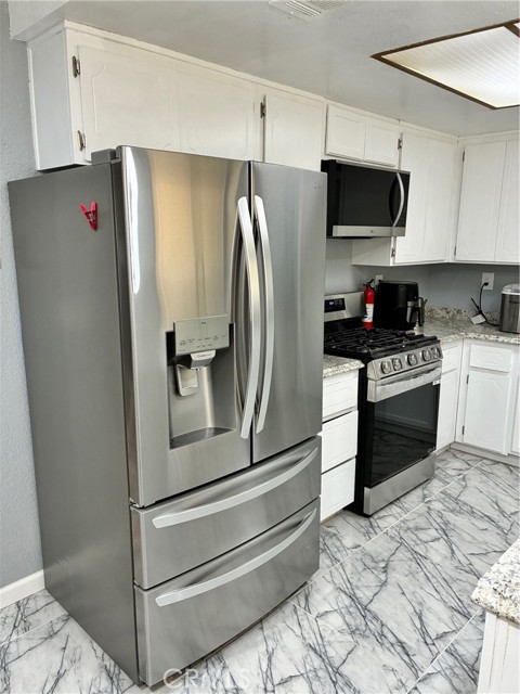 15400 Don Roberto Road, Victorville CA: https://media.crmls.org/medias/a135daa8-1af7-4b6e-841c-67406f8c8295.jpg