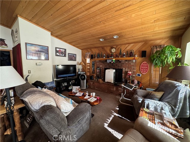 Detail Gallery Image 9 of 36 For 717 E Meadow Ln, Big Bear City,  CA 92314 - 2 Beds | 2 Baths