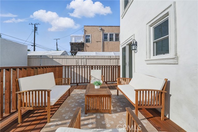 2111 S Bronson Ave, Los Angeles CA: https://media.crmls.org/medias/a1376d19-edb4-4395-9459-594acdd85af1.jpg