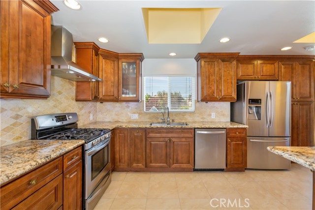 Granit Counters, Porcelain Tile Floor and Skylight