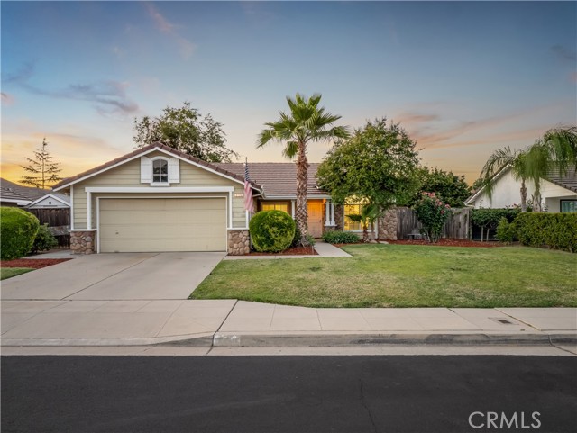 Detail Gallery Image 1 of 29 For 2725 Beverly Ave, Clovis,  CA 93611 - 3 Beds | 2 Baths