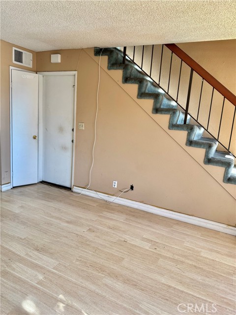 Detail Gallery Image 3 of 6 For 8745 Willis #107,  Panorama City,  CA 91402 - 3 Beds | 3 Baths