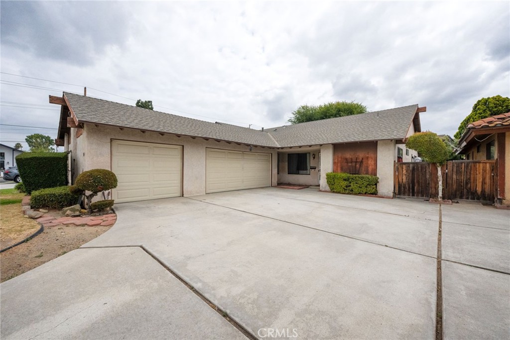 Duplex at 885 N Kathleen