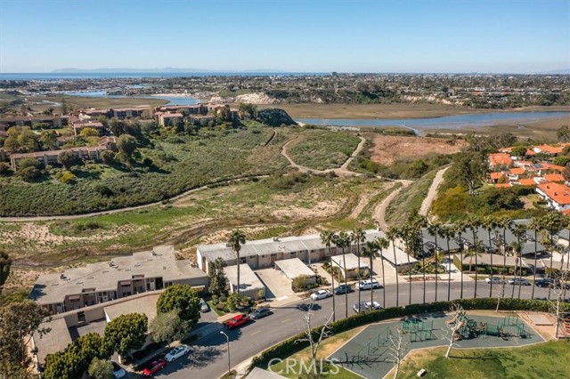 Detail Gallery Image 4 of 32 For 745 Domingo #4,  Newport Beach,  CA 92660 - 2 Beds | 2 Baths