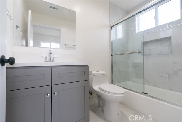 Detail Gallery Image 42 of 42 For 443 N Harvard Bld, Los Angeles,  CA 90004 - 3 Beds | 3 Baths
