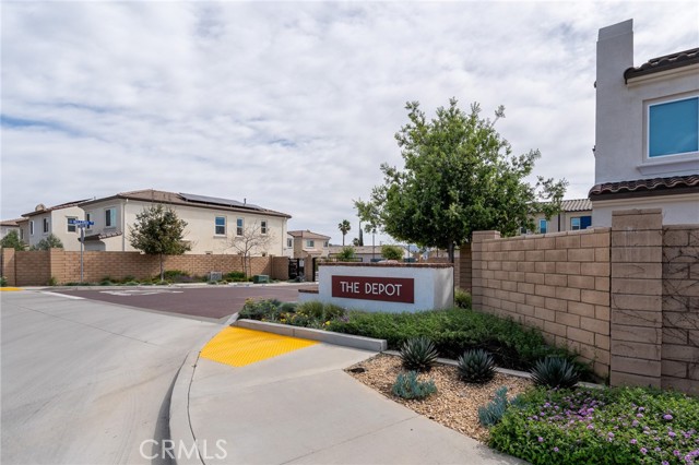 Detail Gallery Image 2 of 43 For 202 Bonita Ln, Rialto,  CA 92376 - 3 Beds | 2/1 Baths