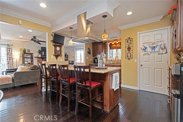 Gorgeous kitchen with breakfast bar