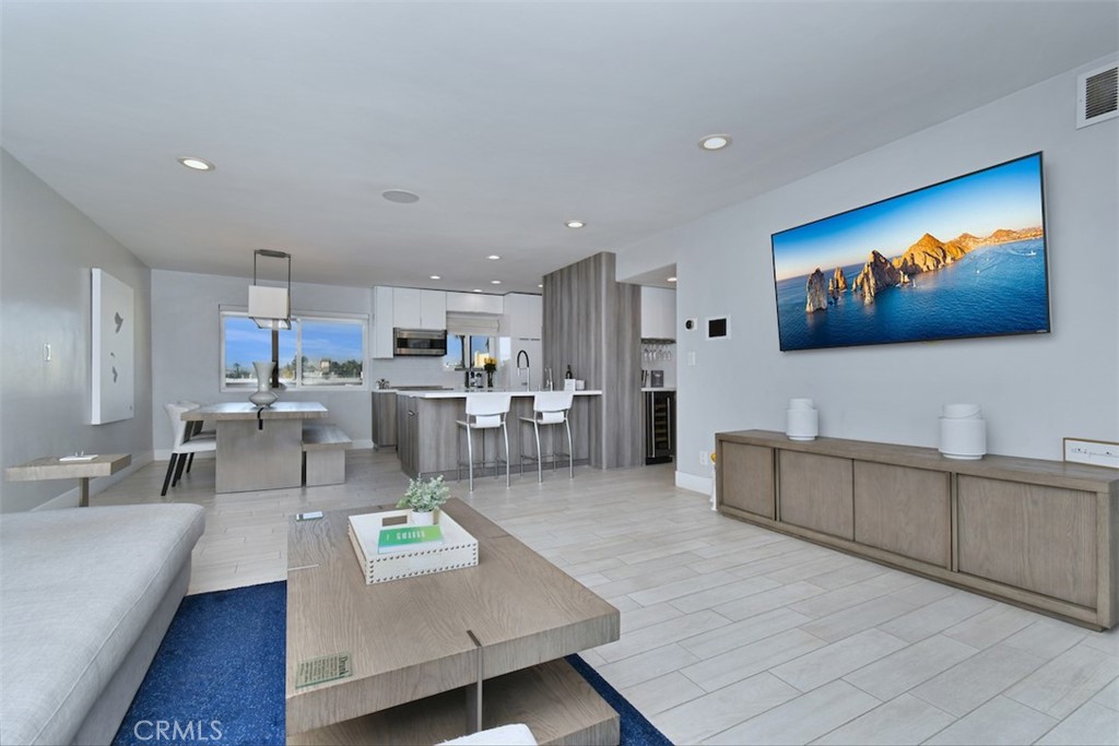 13543 Moorpark Street #15