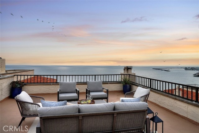 555 Esplanade, Redondo Beach CA: https://media.crmls.org/medias/a13ca8bc-8ac8-400b-83ad-b55e3736995f.jpg