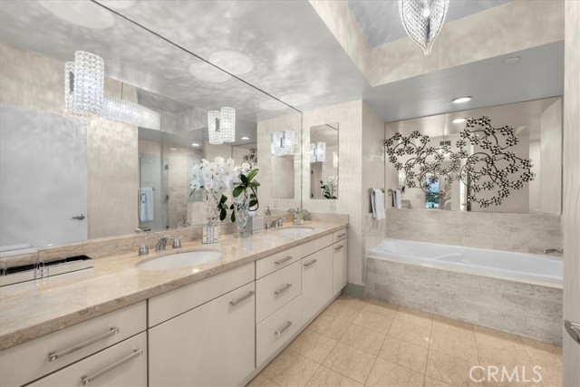 13600 Marina Pointe Dr., Marina del Rey CA: https://media.crmls.org/medias/a13da0cb-58a7-4e50-b32c-013ad5594c29.jpg