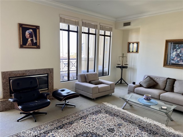 Detail Gallery Image 4 of 40 For 11847 Gorham Ave #403,  Los Angeles,  CA 90049 - 2 Beds | 2/1 Baths