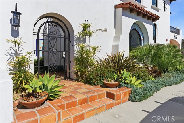 Detail Gallery Image 3 of 36 For 136 Avenida Victoria #C,  San Clemente,  CA 92672 - 2 Beds | 2/1 Baths