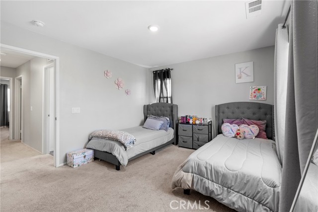 Detail Gallery Image 8 of 11 For 210 W Fruitvale Ave, Hemet,  CA 92543 - 4 Beds | 3 Baths