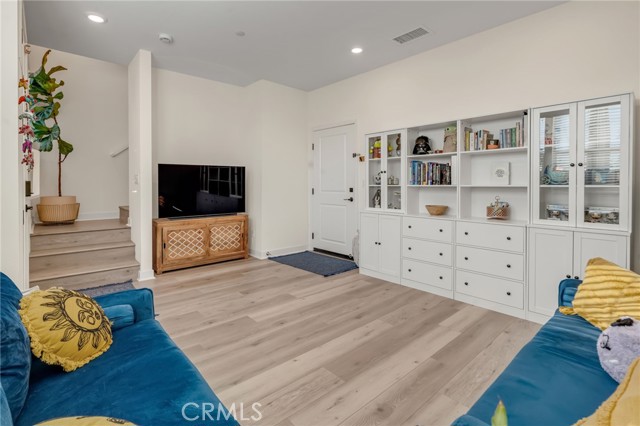 Detail Gallery Image 5 of 47 For 11753 Florence Ave #5,  Santa Fe Springs,  CA 90670 - 2 Beds | 3 Baths