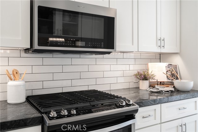 427 Stanford Road, Burbank CA: https://media.crmls.org/medias/a140545a-ba9b-4928-8d42-99640cb58125.jpg