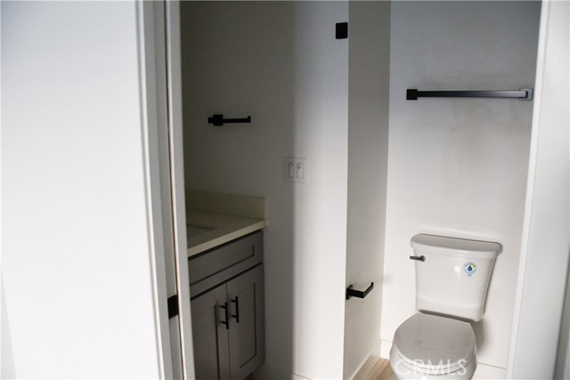 Detail Gallery Image 9 of 38 For 994 Valencia #108,  Costa Mesa,  CA 92626 - 1 Beds | 1 Baths