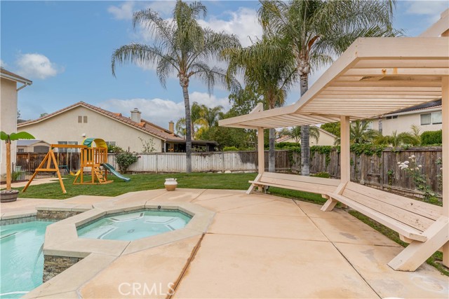 24520 Calle Estancia, Murrieta CA: https://media.crmls.org/medias/a14076ee-2946-47ee-b13a-658517c5f306.jpg