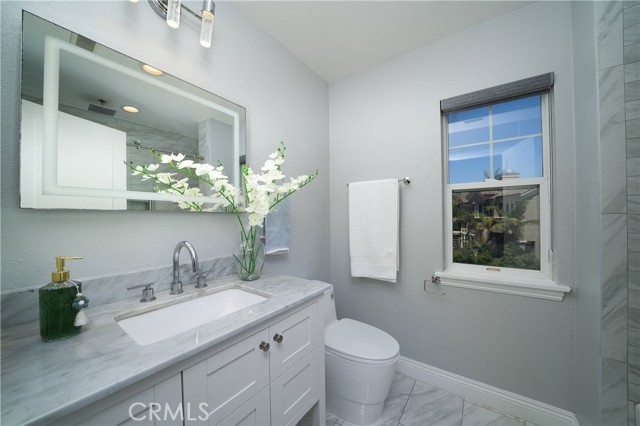 5712 Ocean Vista Drive, Huntington Beach CA: https://media.crmls.org/medias/a1419bca-2a00-491d-97e0-7e0d84506ad7.jpg