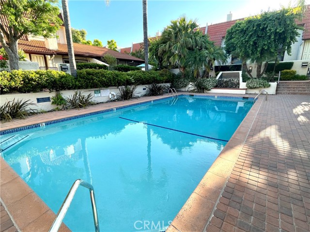 Detail Gallery Image 3 of 24 For 22271 Erwin St, Woodland Hills,  CA 91367 - 3 Beds | 2/1 Baths