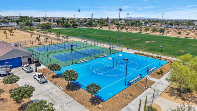 Detail Gallery Image 4 of 61 For 11347 Topaz Rd, Victorville,  CA 92392 - 4 Beds | 2 Baths
