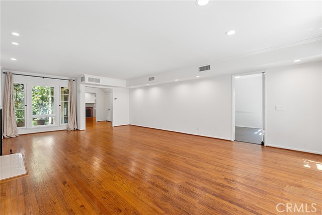 11053 Strathmore Drive, Westwood - Century City CA: https://media.crmls.org/medias/a143cab5-a851-4a53-a7a4-5bfe78f3a63e.jpg