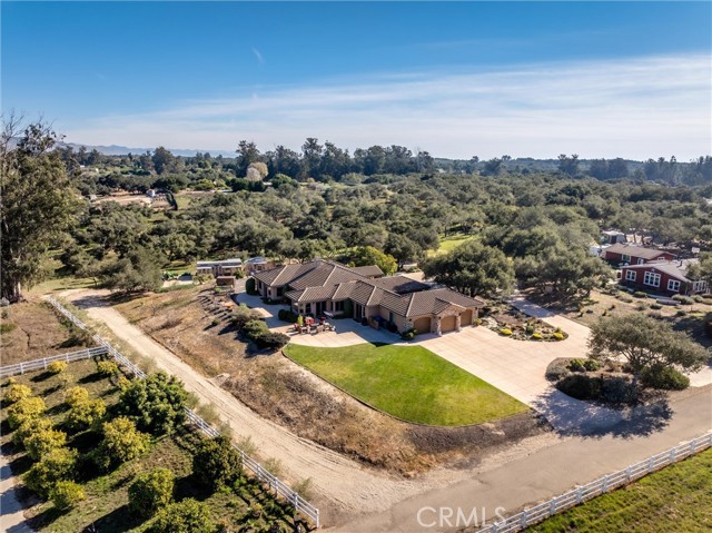 325 Red Oak Way, Arroyo Grande CA: https://media.crmls.org/medias/a143f500-82f2-4951-8d7c-85ee07536bc9.jpg