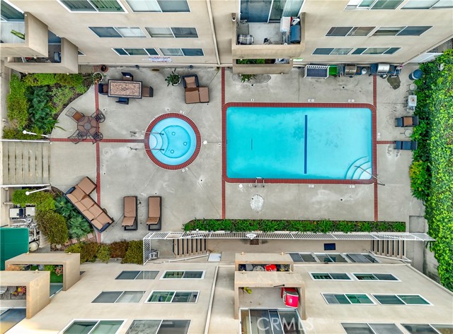 14141 Dickens, Sherman Oaks CA: https://media.crmls.org/medias/a1468c28-1fa0-49f3-aa63-6763a956d926.jpg