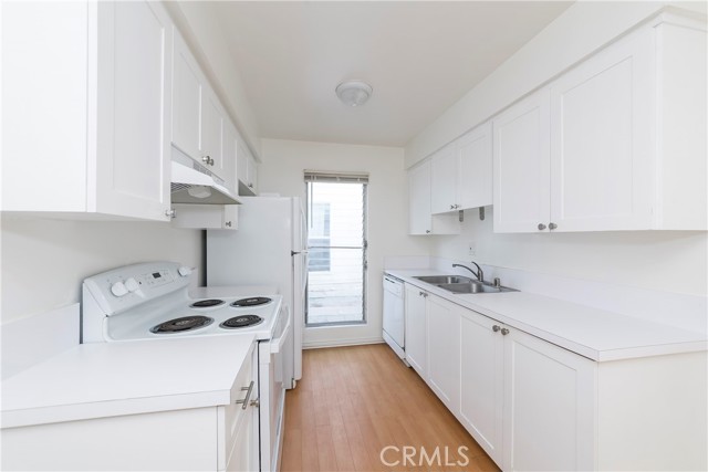 Detail Gallery Image 4 of 17 For 20444 Osage Ave #B,  Torrance,  CA 90503 - 2 Beds | 2 Baths